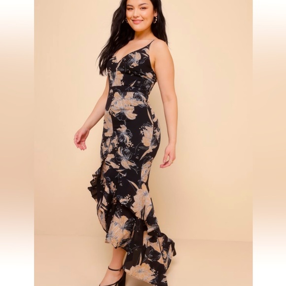 Lulu’s “darling daylily dark floral print high-low maxi dress” - Picture 1 of 6